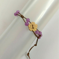 ラベンダーの花のとんぼ玉とパープルカラージェードのブレスレット 3枚目の画像