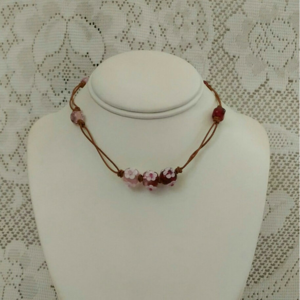 金赤とピンクの小さな花のとんぼ玉のネックレス(ブレスレット兼用) 3枚目の画像