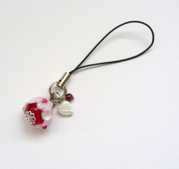 金赤とピンクの花のとんぼ玉(水中花入り)のストラップ 携帯