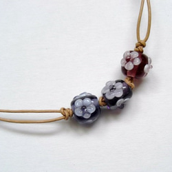 紫系の小さなとんぼ玉のネックレス(ブレスレット兼用) 1枚目の画像