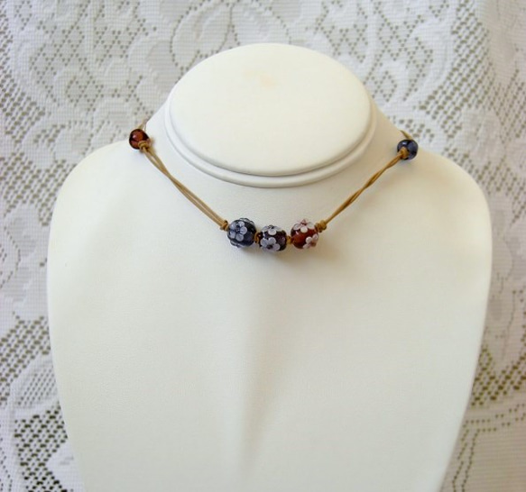 紫系の小さなとんぼ玉のネックレス(ブレスレット兼用) 3枚目の画像