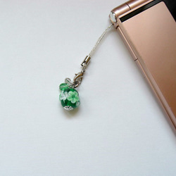 緑の花のとんぼ玉のネックレス(ストラップ兼用) 4枚目の画像