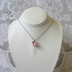 ピンクのバラのとんぼ玉のネックレス(ストラップ兼用) 3枚目の画像