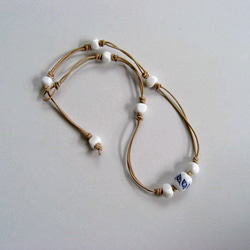 白いとんぼ玉のネックレス(ブレスレット兼用) 1枚目の画像