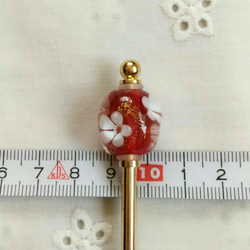 金箔入り赤に白い水中花(4個)のとんぼ玉のかんざし 5枚目の画像