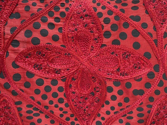 ドットプリントと刺繍の豪華な生地/インド製/135×50 2枚目の画像
