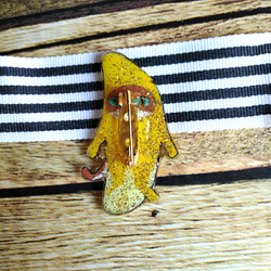 バナナネコのブローチ(茶色のハチワレさん) 3枚目の画像