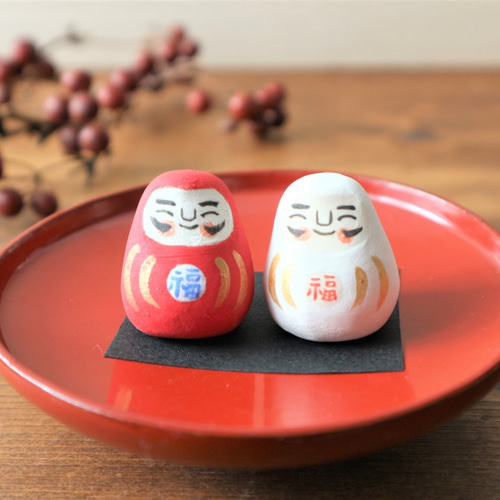 にしおゆき おるがん社 陶製人形 だるまだっこ 紅だるま 日本伝統人形 招福だるま 紅白姫達磨 ひな祭りの雛人形 お正月の