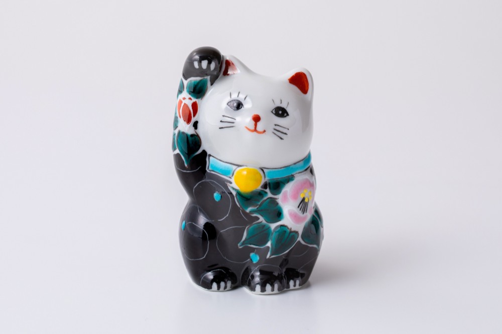 招き猫　色絵無双椿 黒
