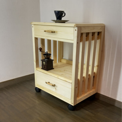 No40【コロコロやってくる】ワゴン、キャビネット、棚、引き出し2段、天然木、無垢、キャスター付き 1枚目の画像