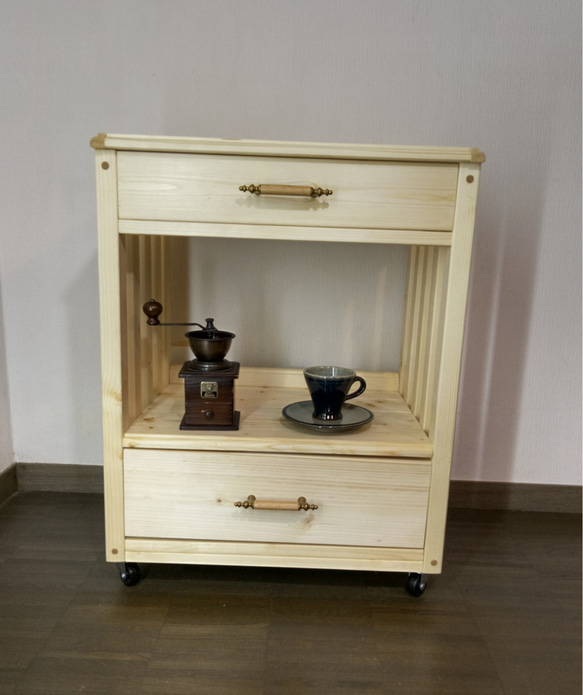 No40【コロコロやってくる】ワゴン、キャビネット、棚、引き出し2段、天然木、無垢、キャスター付き 2枚目の画像