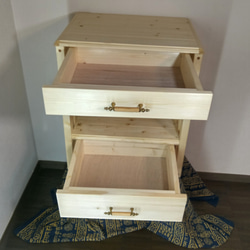 No40【コロコロやってくる】ワゴン、キャビネット、棚、引き出し2段、天然木、無垢、キャスター付き 3枚目の画像