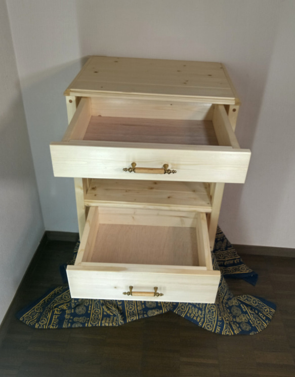 No40【コロコロやってくる】ワゴン、キャビネット、棚、引き出し2段、天然木、無垢、キャスター付き 3枚目の画像