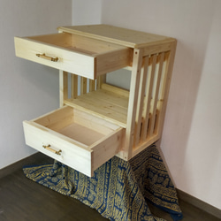 No40【コロコロやってくる】ワゴン、キャビネット、棚、引き出し2段、天然木、無垢、キャスター付き 4枚目の画像