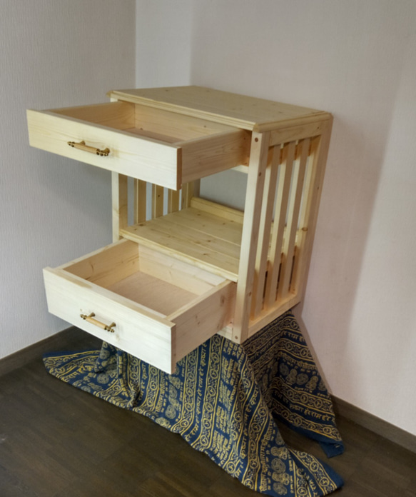 No40【コロコロやってくる】ワゴン、キャビネット、棚、引き出し2段、天然木、無垢、キャスター付き 4枚目の画像