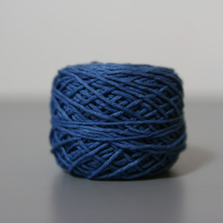 藍２　草木染糸　１０ｇ　刺し子糸・刺繍など・手芸材料に 2枚目の画像