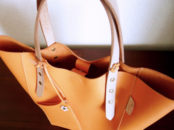 ★限定価格★無駄をはぶいた大人のためのシンプル本革トートバッグ・シャーベットオレンジ 3枚目の画像