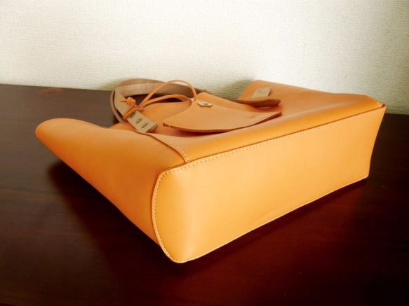 ★限定価格★無駄をはぶいた大人のためのシンプル本革トートバッグ・シャーベットオレンジ 4枚目の画像