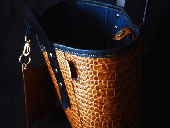 ☆新作☆大人のためのクロコ型押し・贅沢ミニトートバッグ：ブラウンオーカー 4枚目の画像