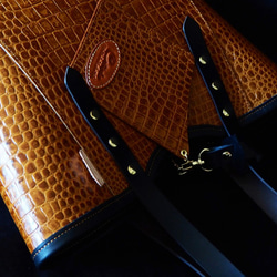 ☆新作☆大人のためのクロコ型押し・贅沢ミニトートバッグ：ブラウンオーカー 3枚目の画像
