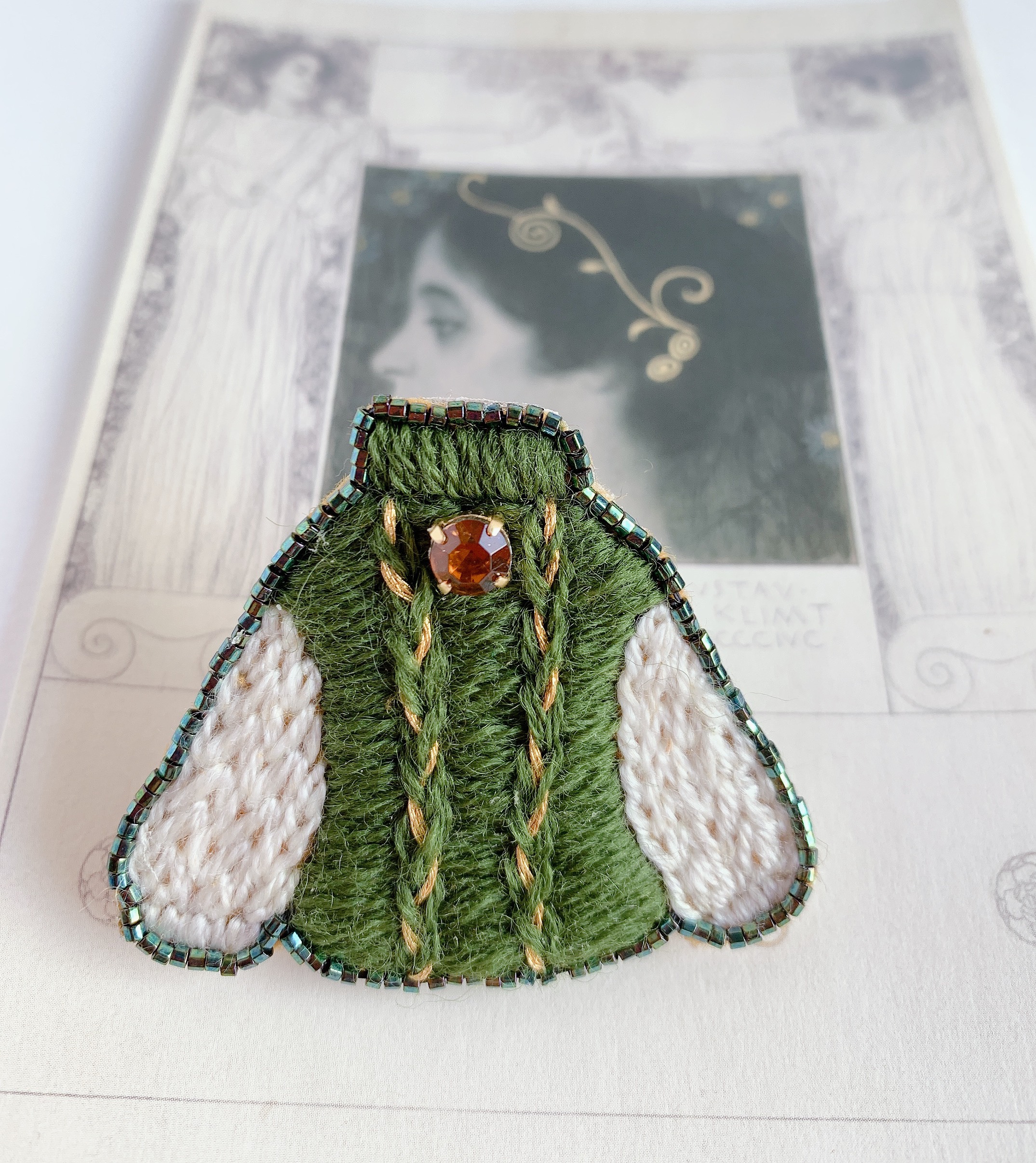 冬コーデに！セーター風 毛糸刺繍ブローチ ブローチ fifth_closet 通販