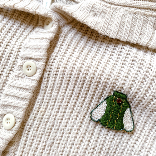 冬コーデに！セーター風 毛糸刺繍ブローチ ブローチ fifth_closet 通販