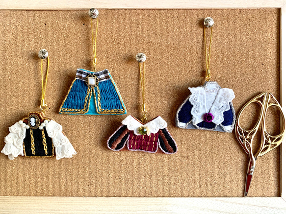 【2WAY】貴族のマント風　刺繍ブローチ 2枚目の画像