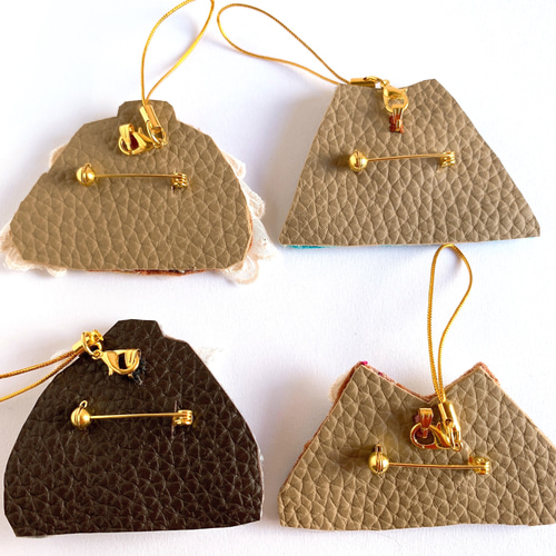 ハンドメード布ブローチ ナチュラル【シロツメクサ】手刺繍ブローチ 38mm マスタード