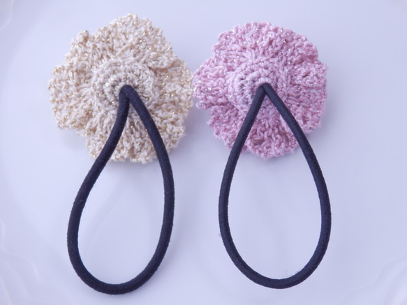 かぎ針編み髪飾り　シャクナゲ〈ピンクラメ色〉 4枚目の画像