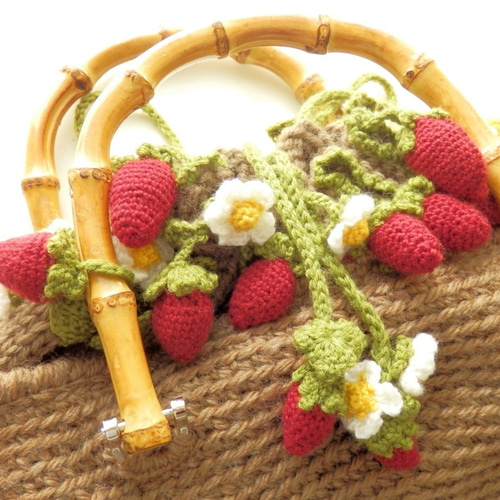 かぎ針編み いちご摘みのかごニットバッグ ハンドバッグ syareteiru