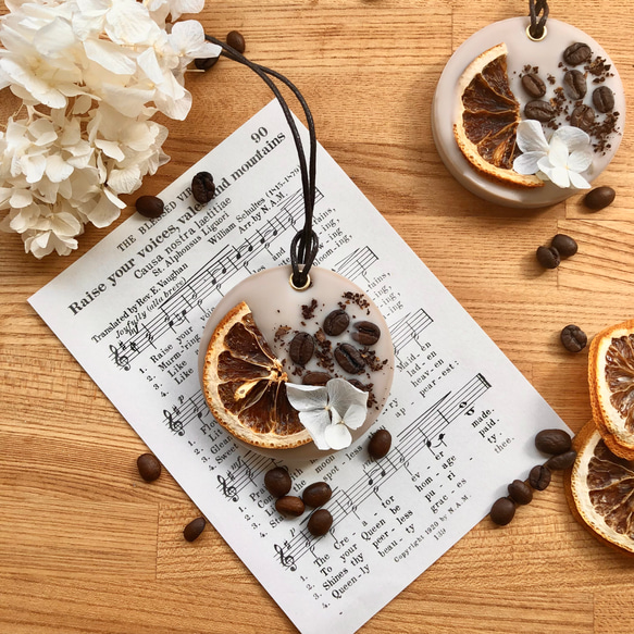 コーヒー豆とオレンジのアロマワックスサシェ 1枚目の画像