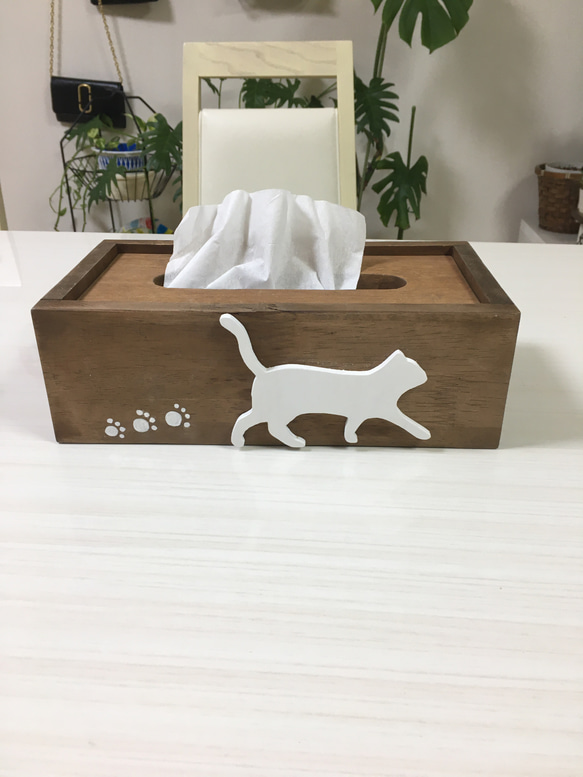 癒されたい方必見！かわいい木製猫のティッシュケース 1枚目の画像