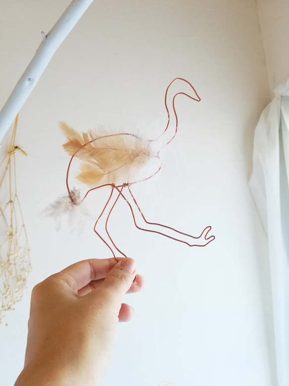 【ダチョウ モビール】羽毛とワイヤーの鳥モビール だちょう 北欧 シンプル フェザー インテリア リーフ 6枚目の画像