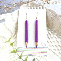 ブルーベリーパープル 色鉛筆ピアス✎、【七色えんぴつ】紫色 4枚目の画像
