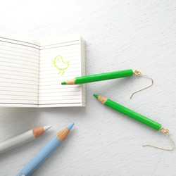 レタスグリーン 色鉛筆ピアス✎ 【七色えんぴつ】黄緑色 イエローグリーン 7枚目の画像