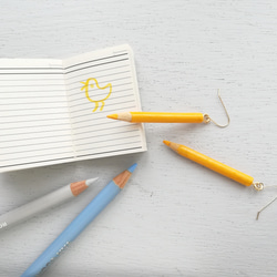 ハニーイエロー 色鉛筆ピアス✎ 【七色えんぴつ】黄色 7枚目の画像
