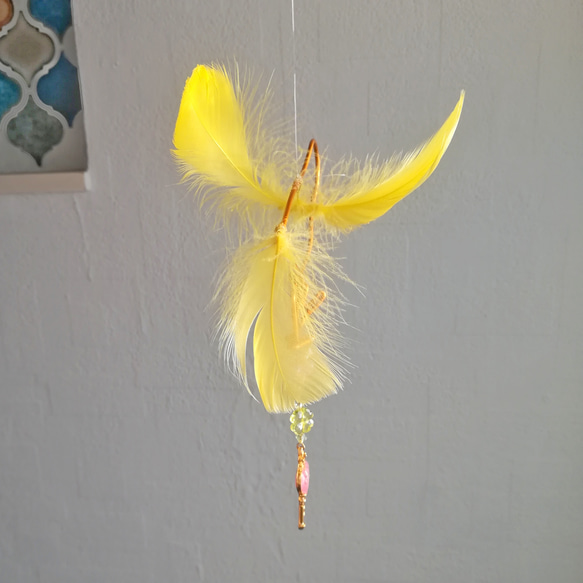 【セキセイインコ】 黄色 サンキャッチャー ルチノー  羽毛とワイヤーの鳥モビール 北欧テイスト 小鳥 6枚目の画像