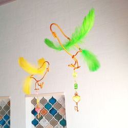 【セキセイインコ】 黄色 サンキャッチャー ルチノー  羽毛とワイヤーの鳥モビール 北欧テイスト 小鳥 8枚目の画像