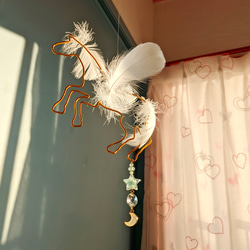 【ペガサス】ゴールド モビール  天馬 プレゼント 馬 ワイヤー 鳥 サンキャッチャー 北欧テイスト 星 母の日 2枚目の画像