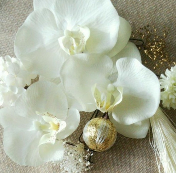 胡蝶蘭の髪飾り ヘッドドレス　ヘアアクセサリー　ウエディング　ブライダル　結婚式　成人式　卒業式　前撮り　白無垢　色打掛 2枚目の画像
