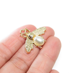 4pcs) Pearl Bee charm パール 蜂 昆虫 チャーム 3枚目の画像