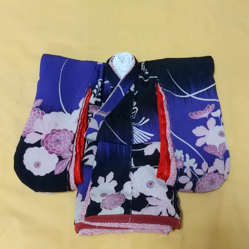 和洋人形さん達の袷の着せ替えお着物 。この一枚着せるだけで長着 