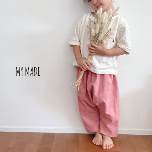 光沢のあるピンクのサルエルパンツ アールロンドン新品、未使用品 光沢のあるピンクのサルエルパンツ アールロンドン新品、未使用品