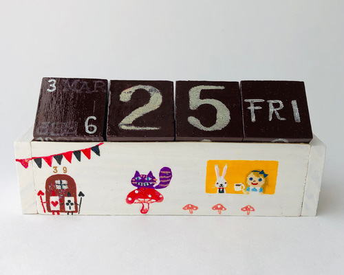 木製キューブ 万年カレンダー・不思議の国のアリス うさぎ
