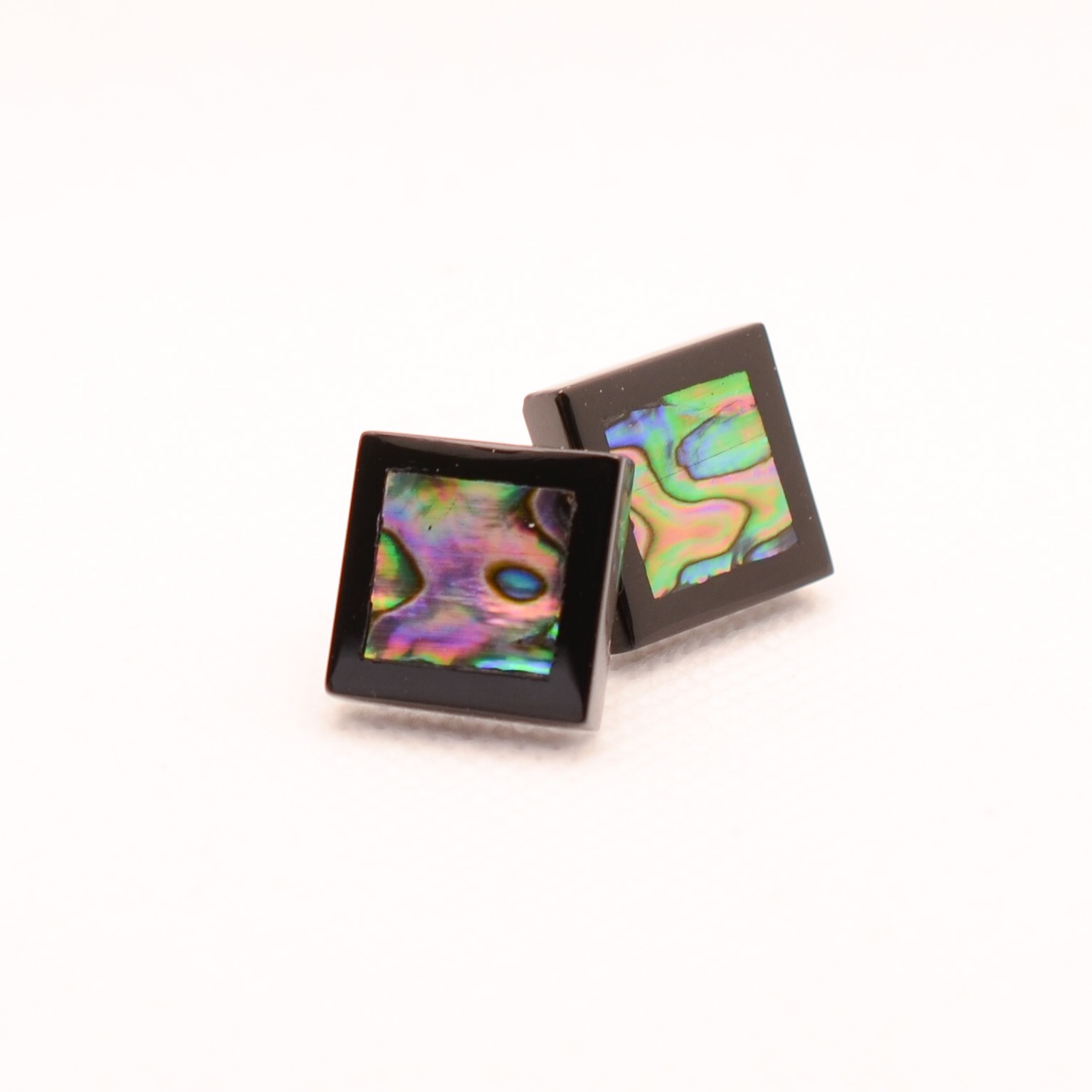 漆の四角ピアス　ニュージーランド貝　ピンク　スクエア