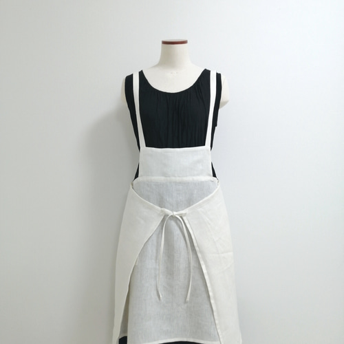 受注制作】リネンの白いエプロンワンピ（立体裁断） ワンピース