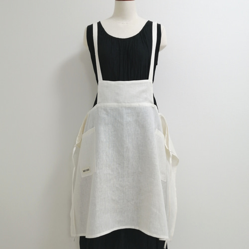 受注制作】リネンの白いエプロンワンピ（立体裁断） ワンピース