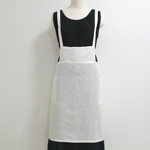 受注制作】リネンの白いエプロンワンピ（立体裁断） ワンピース