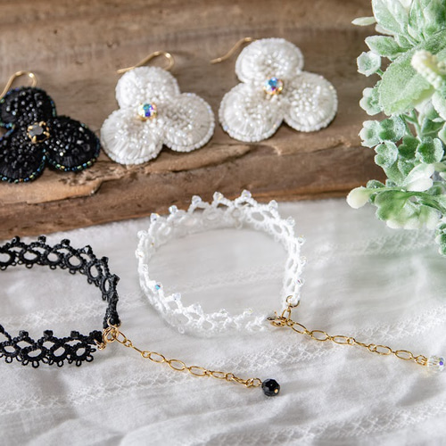 送料無料】スミレの大ぶりビーズ刺繍イヤリング/ピアス イヤリング