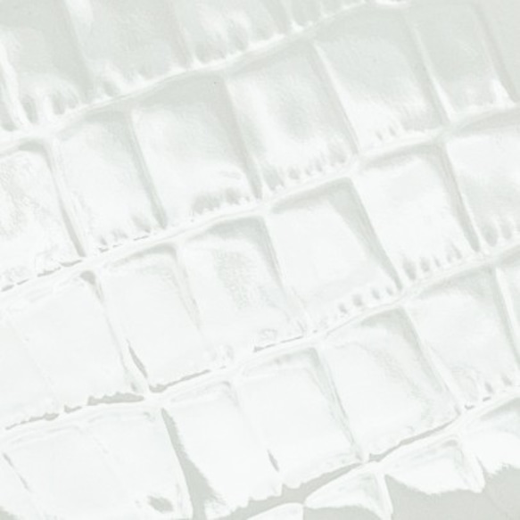 【永久無料保証】スタイリッシュに。エナメルクロコの型押し牛革　ホワイト　コンパクト財布-L字ファスナー- 3枚目の画像